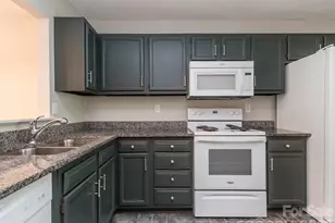 8211 Golf Ridge Dr, Charlotte, NC 28277 - Photo 6