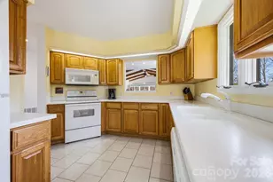 2070 Golfside Ln, Hendersonville, NC 28739 - Photo 8