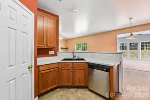 8718 Buttonwood Ct, Charlotte, NC 28215 - Photo 8