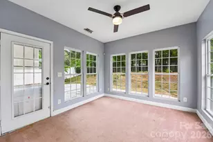 8718 Buttonwood Ct, Charlotte, NC 28215 - Photo 4