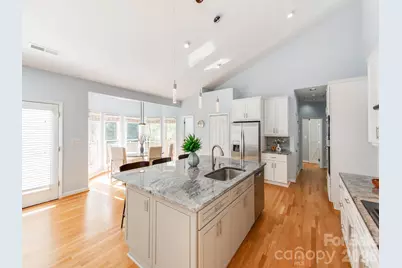 7015 Oakview Lane, Charlotte, NC 28226 - Photo 6