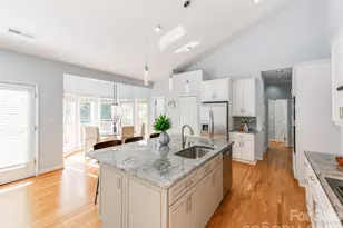 7015 Oakview Ln, Charlotte, NC 28226 - Photo 6