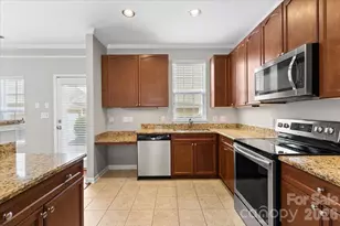 1017 Central Park Cir, Davidson, NC 28036 - Photo 4