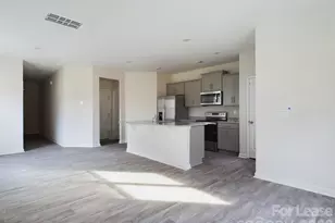 8021 Murray Br Dr, Charlotte, NC 28216 - Photo 8