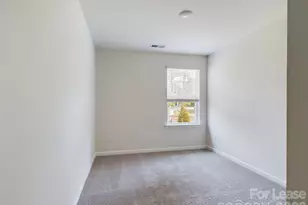 8021 Murray Br Dr, Charlotte, NC 28216 - Photo 20