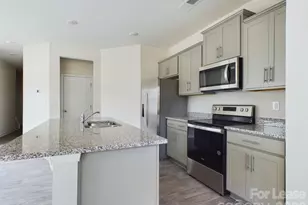 8021 Murray Br Dr, Charlotte, NC 28216 - Photo 4