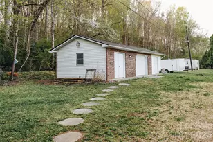 205 Bond St, Marion, NC 28752 - Photo 4