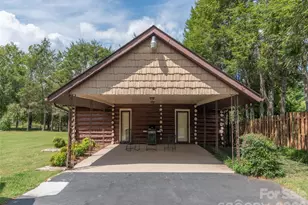 169 N Serpentine Ave, Hot Springs, NC 28743 - Photo 2