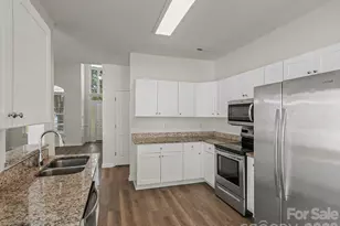 3749 Sipes Ln, Charlotte, NC 28269 - Photo 6