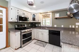 121 Churchill Downs Dr, Fairview, NC 28730 - Photo 10