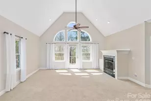 25 Ashefield Ct, Hendersonville, NC 28791 - Photo 4