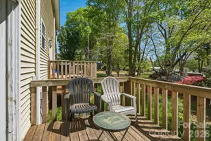 1057 19th St NE, Hickory, NC 28601 - Photo 2