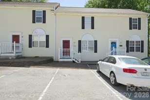 1057 19th St NE, Hickory, NC 28601 - Photo 2