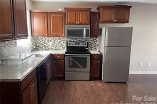 1057 19th St NE, Hickory, NC 28601 - Photo 4