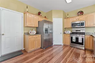 2723 Old Ironside Dr, Charlotte, NC 28213 - Photo 12