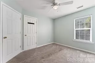 2723 Old Ironside Dr, Charlotte, NC 28213 - Photo 32