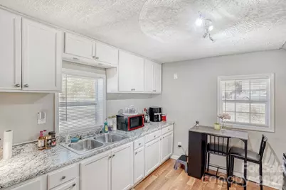 409 W Norment Avenue, Gastonia, NC 28052 - Photo 2
