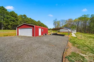 2981 Community Rd, Claremont, NC 28610 - Photo 8