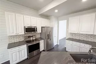 12014 Cheviott Hill Ln, Charlotte, NC 28213 - Photo 2