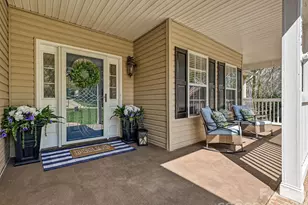 132 Gray Cliff Dr, Mooresville, NC 28117 - Photo 2