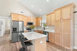 432 Sassafras Dr, Hendersonville, NC 28739 - Photo 8