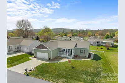 432 Sassafras Drive, Hendersonville, NC 28739 - Photo 2