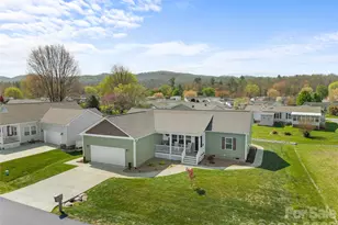 432 Sassafras Dr, Hendersonville, NC 28739 - Photo 2