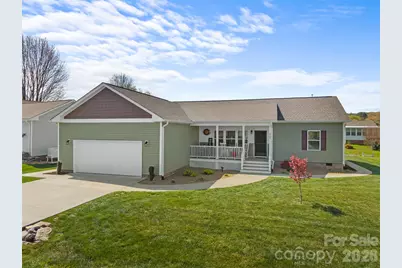 432 Sassafras Drive, Hendersonville, NC 28739 - Photo 1