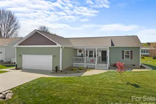 432 Sassafras Dr, Hendersonville, NC 28739 - Photo 1