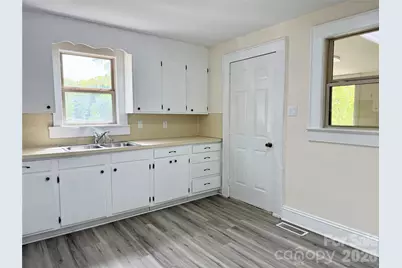 2025 28th Street NE, Hickory, NC 28601 - Photo 4