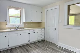 2025 28th St NE, Hickory, NC 28601 - Photo 4