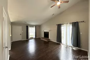 5919 Hunters Crossing Ln, Charlotte, NC 28215 - Photo 2