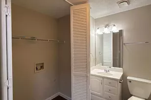 5919 Hunters Crossing Ln, Charlotte, NC 28215 - Photo 12