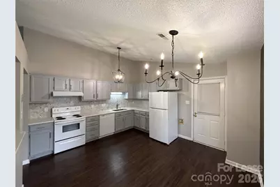 5919 Hunters Crossing Lane, Charlotte, NC 28215 - Photo 4