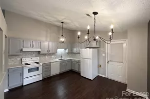 5919 Hunters Crossing Ln, Charlotte, NC 28215 - Photo 4