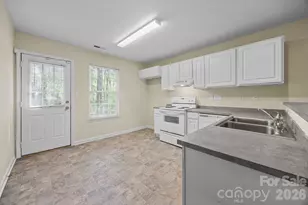 2246 Sunset Blvd, Charlotte, NC 28269 - Photo 10