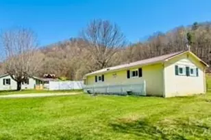 1638 Hughes Gap Rd, Bakersville, NC 28705 - Photo 2