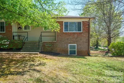 829 4th Avenue SW, Hickory, NC 28602 - Photo 2