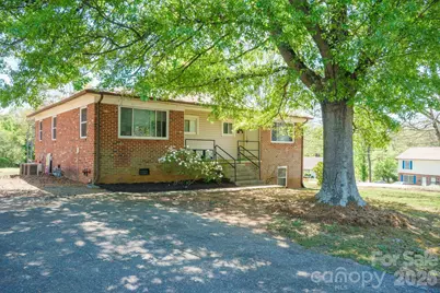 829 4th Avenue SW, Hickory, NC 28602 - Photo 1