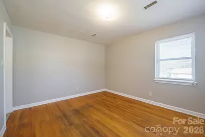 829 4th Avenue SW, Hickory, NC 28602 - Photo 2
