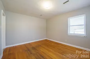 829 4th Ave SW, Hickory, NC 28602 - Photo 2