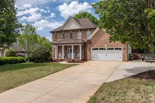4525 18th St Ln NE, Hickory, NC 28601 - Photo 2