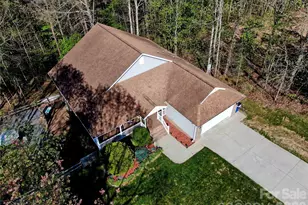 5106 Hanging Rock Ct, Hickory, NC 28601 - Photo 2