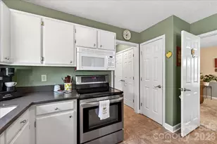 2534 Clearkirk Ct, Matthews, NC 28105 - Photo 12