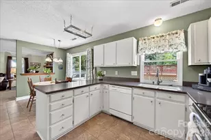 2534 Clearkirk Ct, Matthews, NC 28105 - Photo 10