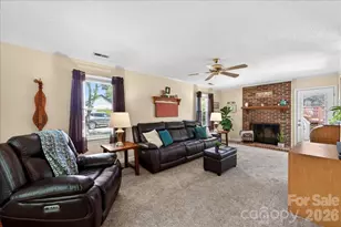 2534 Clearkirk Ct, Matthews, NC 28105 - Photo 4