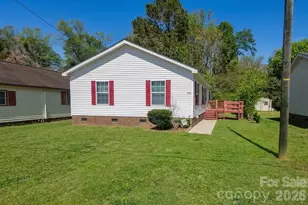 510 Phillips St, Fairmont, NC 28340 - Photo 2