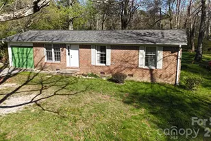 33 Springside Dr, Hendersonville, NC 28792 - Photo 1