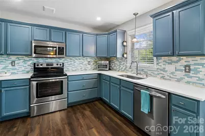 124 E Iowa Avenue, Bessemer City, NC 28016 - Photo 4