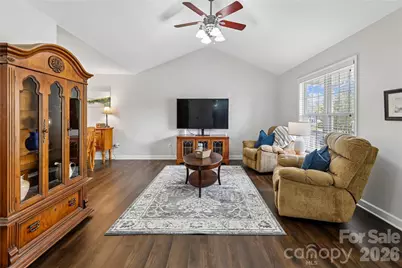 124 E Iowa Avenue, Bessemer City, NC 28016 - Photo 6